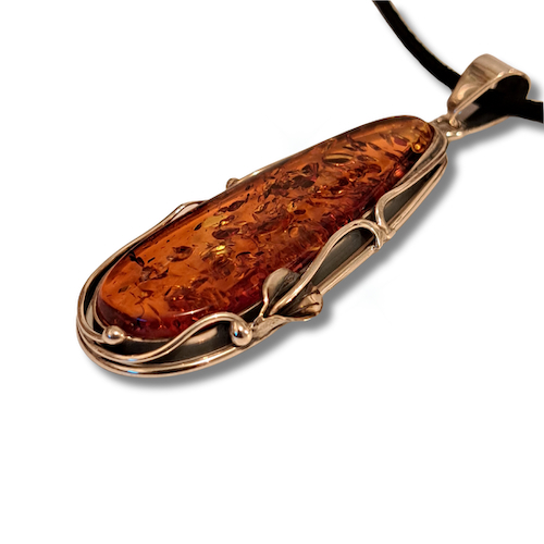 Click to view detail for HW-4027 Pendant, Long Oval, Amber with Black $92